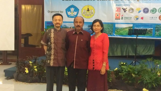 Dr. Wang gave a speech on sustainability innovation at ICSRD'13, Indonesia (Aug. 2013)